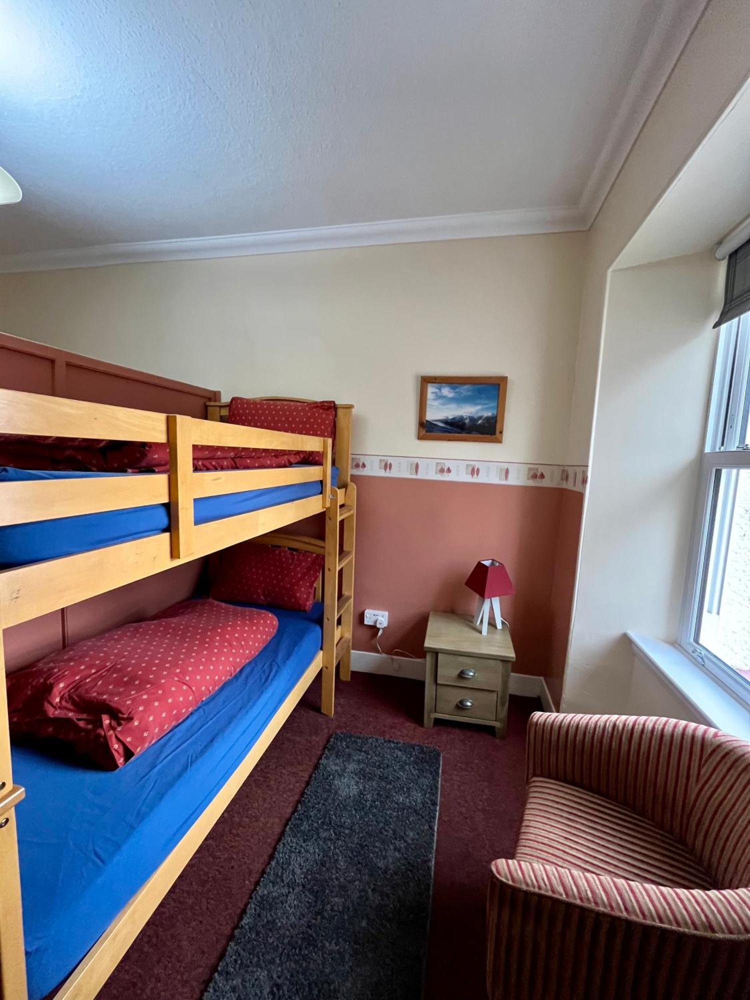 Great Glen Hostel Spean Bridge Exterior photo