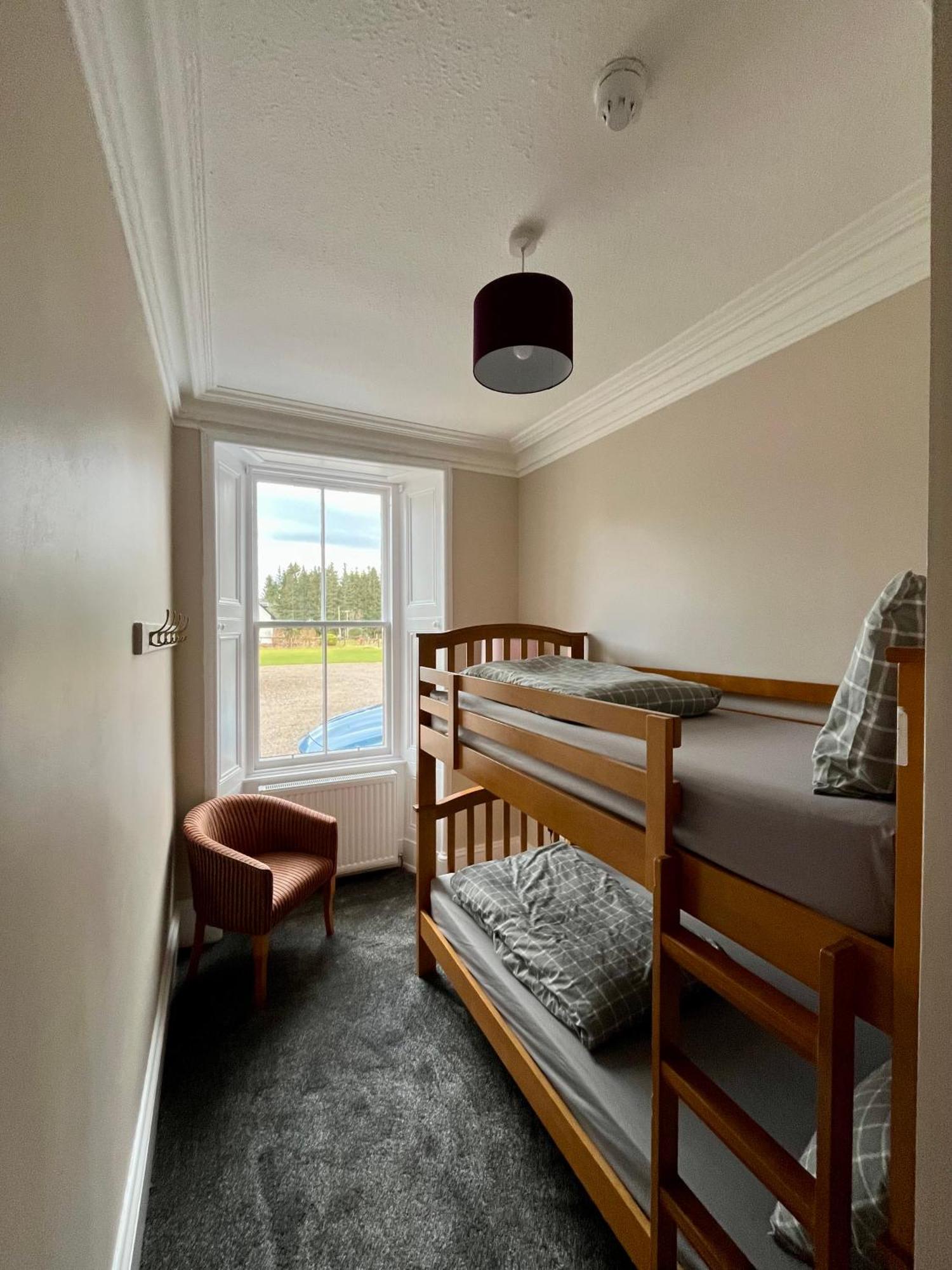 Great Glen Hostel Spean Bridge Exterior photo